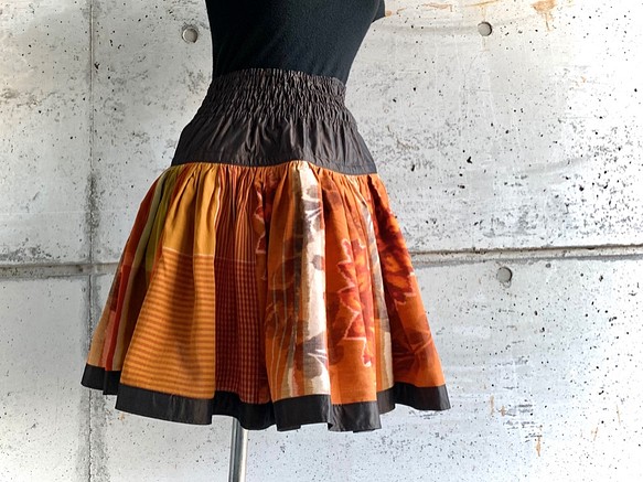 S-M size オレンジ色のダリアとチェックの布団皮スカート フレア ...