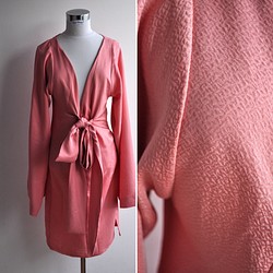 サンプルセール　ピンク　プランジネック　着物袖膝丈ドレス 1枚目の画像