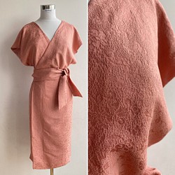 1点もの 着物リメイク　ピンク　シルク　カシュクールワンピース　着物ドレス　ミディ丈　ラップ 1枚目の画像