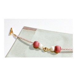 マグネットの羽織紐(ショール留め)-赤×白- 1枚目の画像