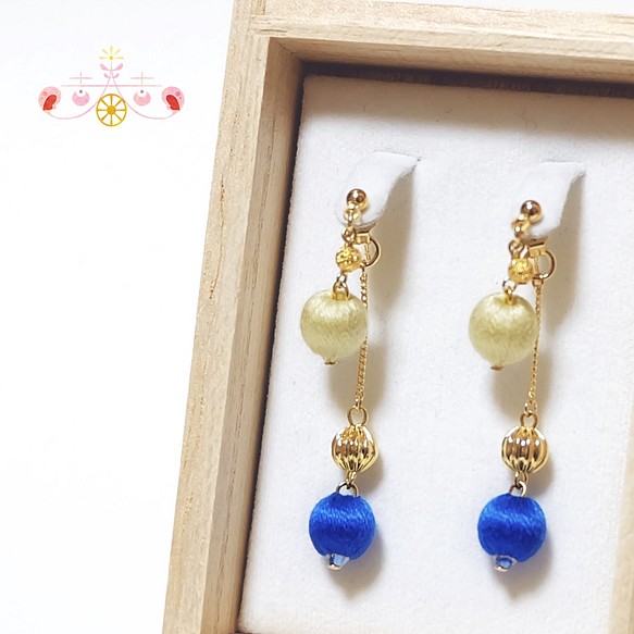 イロドリ南天の耳飾り-真珠色と瑠璃色-(ピアス・イヤリング) 1枚目の画像