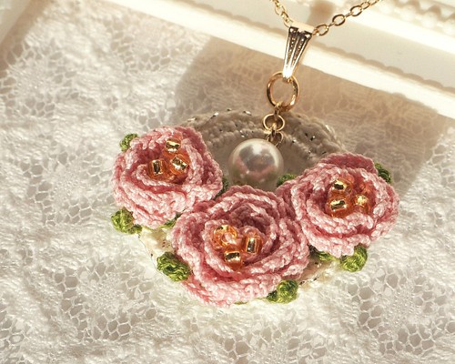 薔薇の鐘(ピンク：全5色) ペンダントトップ　かぎ針刺繍