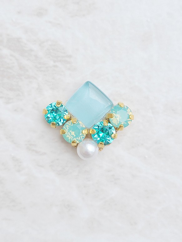 Resale x 2 [金屬零件的選擇] Blue tile Swarovski 珍珠面具夾 Earrings Earrings 第1張的照片