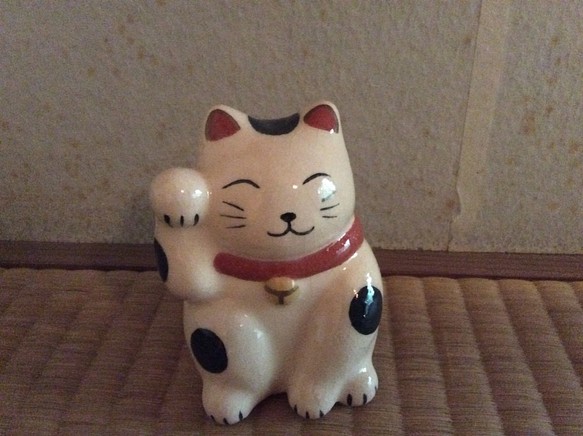 楽入窯製　招福ミニ置物　招き猫・白 1枚目の画像