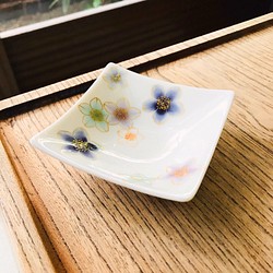 清水焼 角豆皿 桜シリーズ(パープル) 1枚目の画像