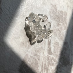 水晶のイヤーカフ 1枚目の画像