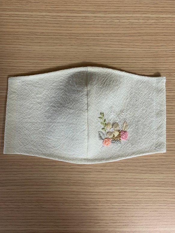 手刺し刺繍❊布マスク 1枚目の画像