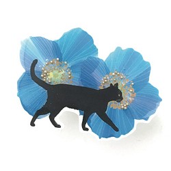 青いケシの花と黒猫ブローチ 1枚目の画像
