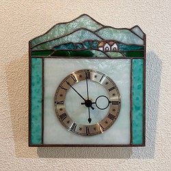 山のある風景の掛け時計　ステンドグラス 1枚目の画像