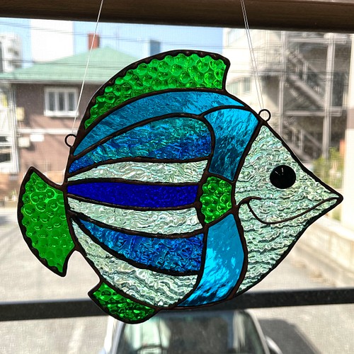 魚のサンキャッチャー ステンドグラス ブルー系 サンキャッチャー 陽だまり雑貨店 通販 Creema クリーマ ハンドメイド 手作り クラフト作品の販売サイト