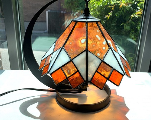 幾何学模様のランプ ステンドグラス スタンドライト・テーブルランプ