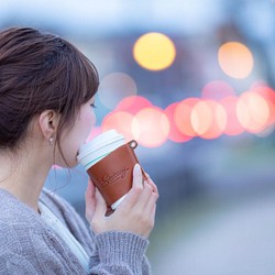 マイスリーブをもって街に出よう 栃木レザーのカフェスリーブ コーヒースリーブ カップスリーブ トール グランデ用 その他キッチン小物 Statusy ステータシー 通販 Creema クリーマ ハンドメイド 手作り クラフト作品の販売サイト