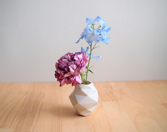 Origami一輪挿し ホワイト 一輪挿し 花瓶 花器 Plumbook 通販 Creema クリーマ ハンドメイド 手作り クラフト作品の販売サイト