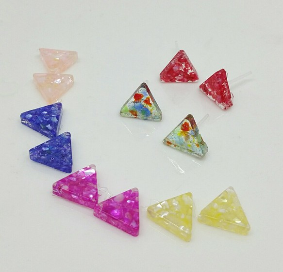 閃耀三角形★★Puchipiasu樹脂耳環 第1張的照片