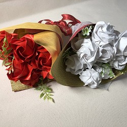 折り紙 バラの花束 10本ずつ ブーケ レッド ホワイト 赤 白 セット 1枚目の画像