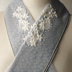 半衿・刺繍半衿・桜・オーガンジーに桜柄の布 1枚目の画像
