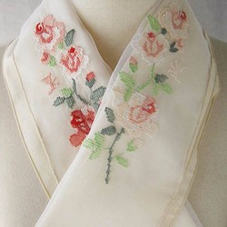 刺繍半衿・クロスステッチの薔薇・ロシア風オーガンジー２ 1枚目の画像