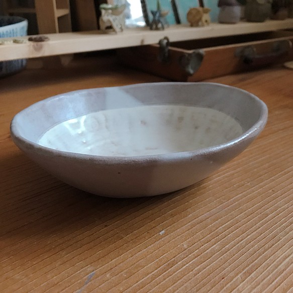 ふんわりと白い楕円皿 1枚目の画像