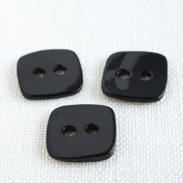 (3個) 13mm 四角い貝ボタン 黒 フランス製 ＊ 天然素材 シェルボタン　ブラック 1枚目の画像
