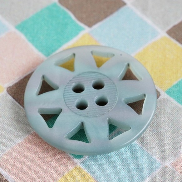 (3個) 23mm　エーデルワイスのボタン　フランス製 ＊ 花 グレー 1枚目の画像