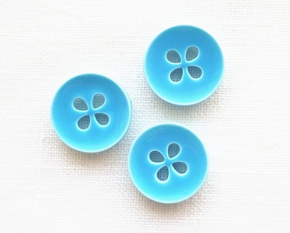 四つ葉のボタン18mm(2個)ブルー　フランス製　■ 1枚目の画像