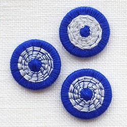 チェコの糸ボタン《3個》 青／シルバーグレー 1枚目の画像