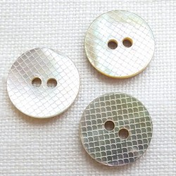 うろこ模様の貝ボタン（3個）　フランス製 1枚目の画像