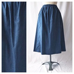 75厘米長：溫暖的基本矩形裙（牛仔布印花：海軍藍） 第1張的照片