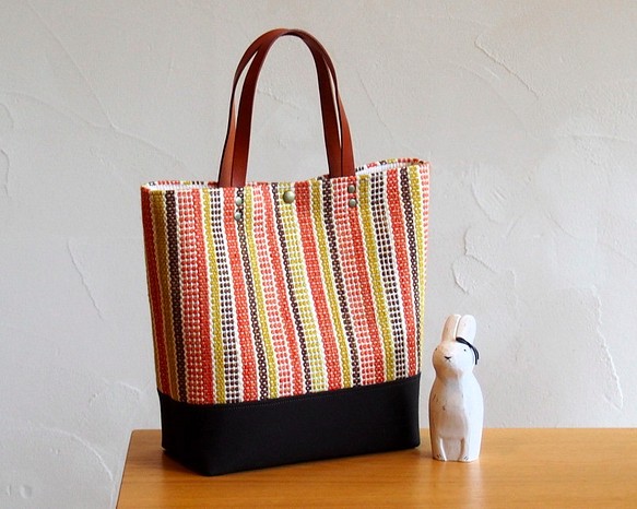 [出售]手工編織風格拼縫條紋廣場手提包（橙色） 第1張的照片