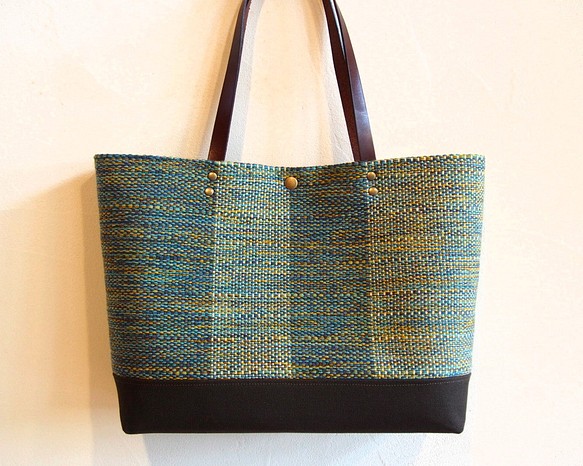 秋色ツイード風手織り布のトートバッグ（ブルー） 1枚目の画像
