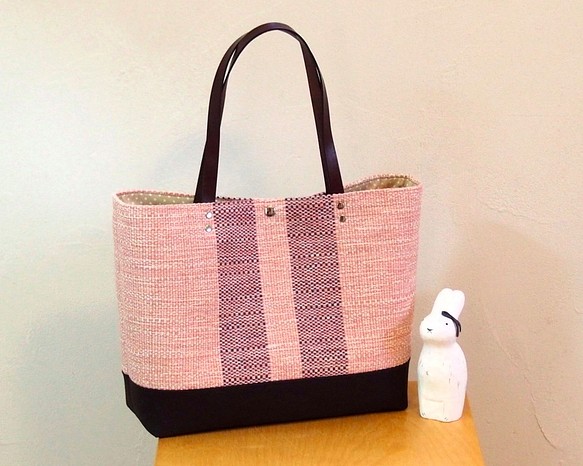 【受注制作】春色ツイード調手織り布のトートバッグ（桜色） 1枚目の画像