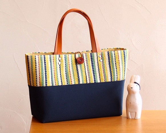 春季多色條紋水平長手提袋（油菜花/藍色） 第1張的照片