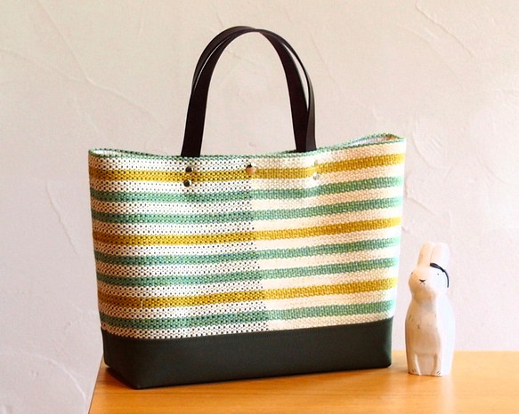 【在庫処分SALE】初夏のボーダー手織り布のトートバッグ（グリーン） 1枚目の画像