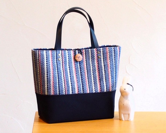 【特賣】秋季彩色條紋手工編織午餐手提包（藍色） 第1張的照片