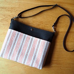 シャーベットカラー手織り布のサコッシュL（ピーチ） 1枚目の画像