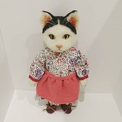 洋服を着た猫ちゃん 羊毛フェルト 猫 ねこ ネコ ハチワレ 白黒 猫 