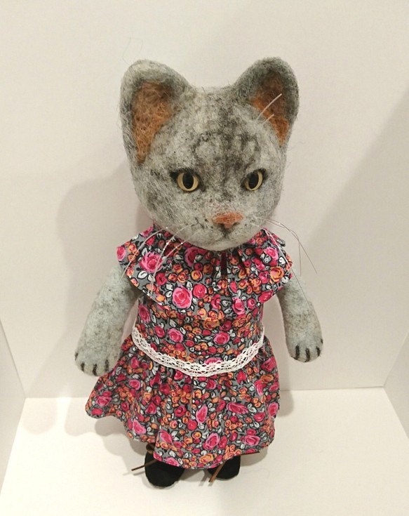 洋服を着た猫ちゃん 羊毛フェルト 猫 ねこ ネコ サバトラ 猫フィギュア