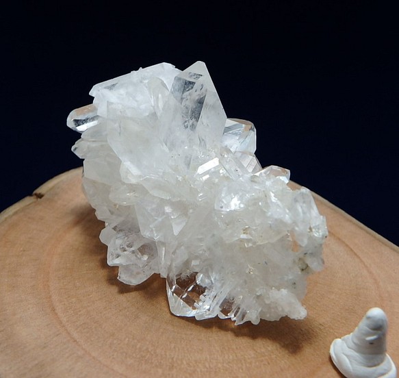 水晶 クラスター  天然石 82x42x36mm  QRZCLT-001 1枚目の画像