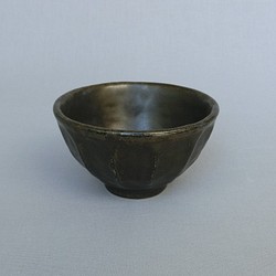 555-0049　飯碗 茶碗 湯呑 和陶器 和モダン /黒練輪花茶碗 1枚目の画像