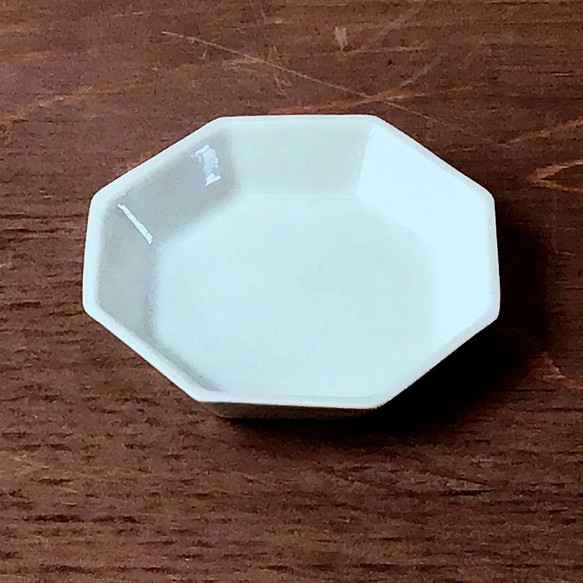 青白磁八角豆皿（直径9㎝）　 1枚目の画像