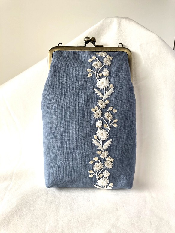 スマホショルダーバッグ 手刺繍 花の連続模様 2