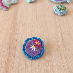 紫陽花の刺繍ブローチ 1枚目の画像