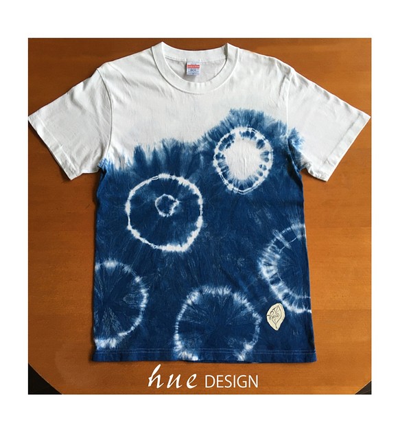 藍染 絞り 手染めTシャツ 5.6oz Mサイズ no.7  オリジナル 海月 ドット ユニセックス カジュアル ギフト 1枚目の画像