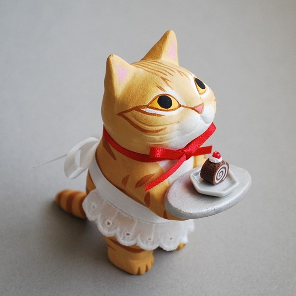 純喫茶の猫ウエイトレス(茶トラ)【受注制作】ご注文前には必ずメッセージで納期をお確かめください 1枚目の画像