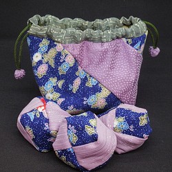 着物地で作るお手玉３つ＆巾着袋のセット【青小花・紫】 1枚目の画像