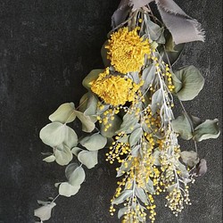【送料込み】ミモザと黄色いお花のスワッグ　 1枚目の画像