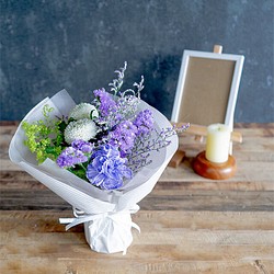 【香りと花束】 そのまま飾れる"紫色の花束" Mサイズ 　古くから伝わるお香で邪気払い　ラベンダーのお香つき 1枚目の画像
