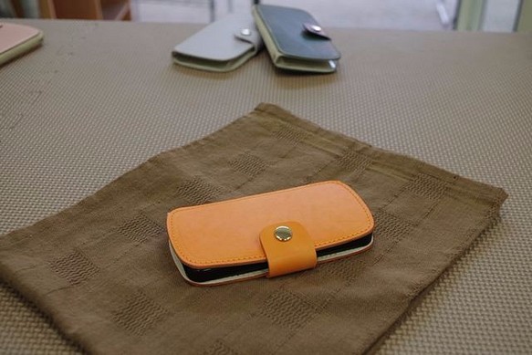 智慧型手機皮套iPhone SE 5 5S橙 第1張的照片