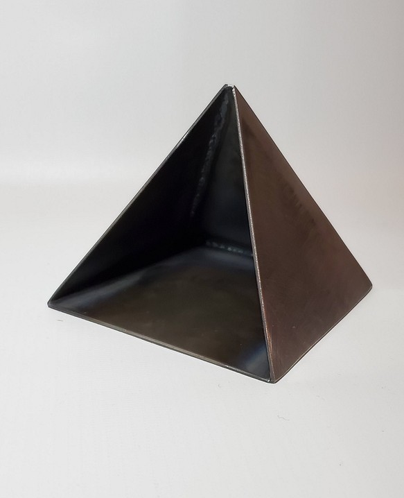 キャンドルホルダー ピラミッド トライアングル オブジェ アイアン 鉄 1枚目の画像
