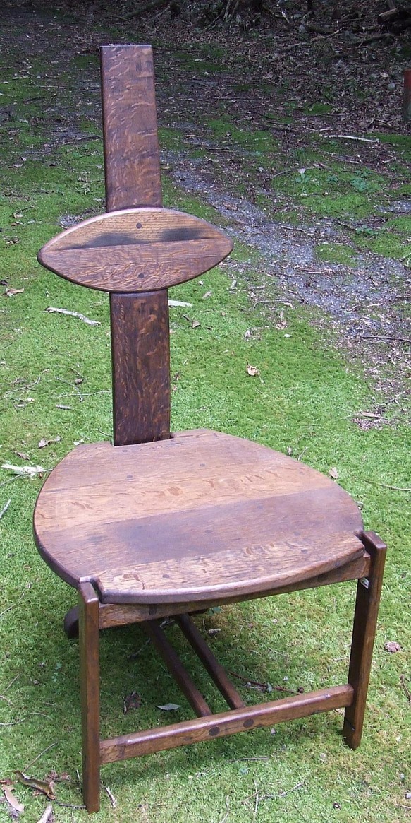 ウイスキー樽を加工したハンドメイドの大型椅子（京都 山崎の